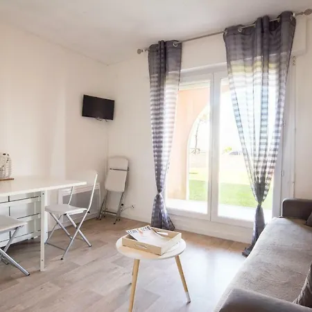 Anglet/biarritz Vue Sur L'océan Et Le Phare équipé D'une Piscine+parking * Anglet