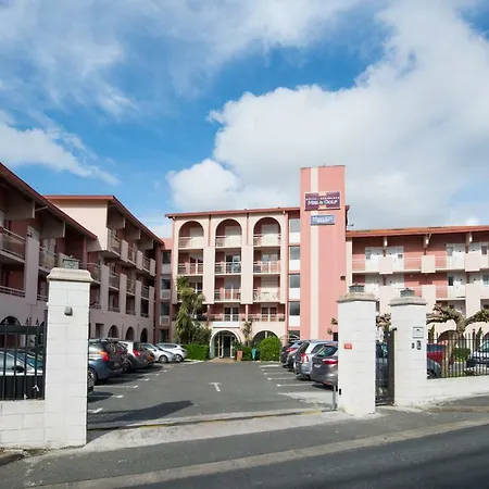 Anglet/biarritz Vue Sur L'océan Et Le Phare équipé D'une Piscine+parking * Anglet