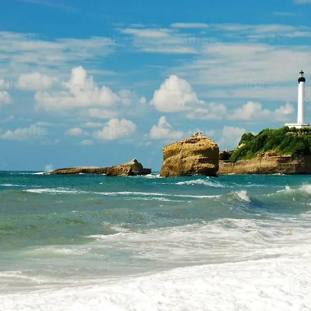 Anglet/biarritz Vue Sur L'océan Et Le Phare équipé D'une Piscine+parking Appartamento *